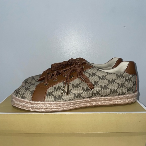COPY - Michael Kors canvas sneakers size 9.5 - Picture 1 of 6
